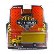 Preisvergleich für Autos: Greenlight 33180-B International Dura Star Box Van gelb - HD Trucks 18 Maßsta...