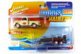 Preisvergleich für Autos: Johnny Lightning JLBT015A-1 Chevrolet Stepside matt beige mit Boot & Trailer ...